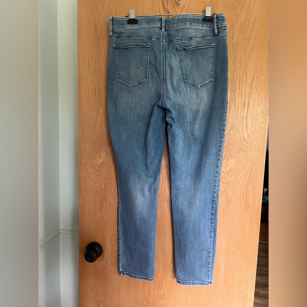 Chico's Women's Jeans in Light Blue Wash size 12 regular - Picture 6 of 8